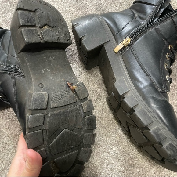 Used black combat boots worn by Hooters Girl - Picture 5 of 6